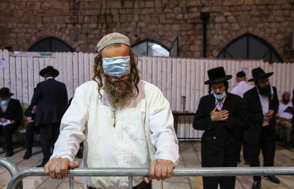 תיעוד מיוחד ממירון: השוטרים מיישמים את ההנחיות