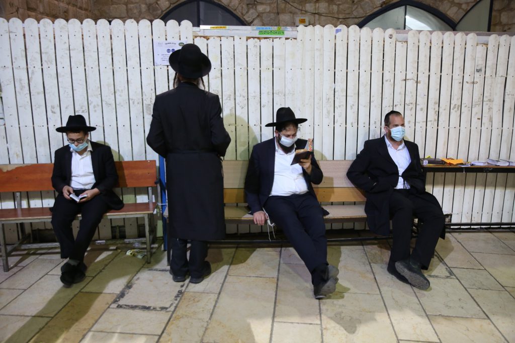 תיעוד מיוחד ממירון: השוטרים מיישמים את ההנחיות