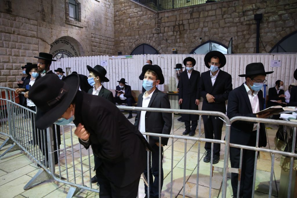 תיעוד מיוחד ממירון: השוטרים מיישמים את ההנחיות