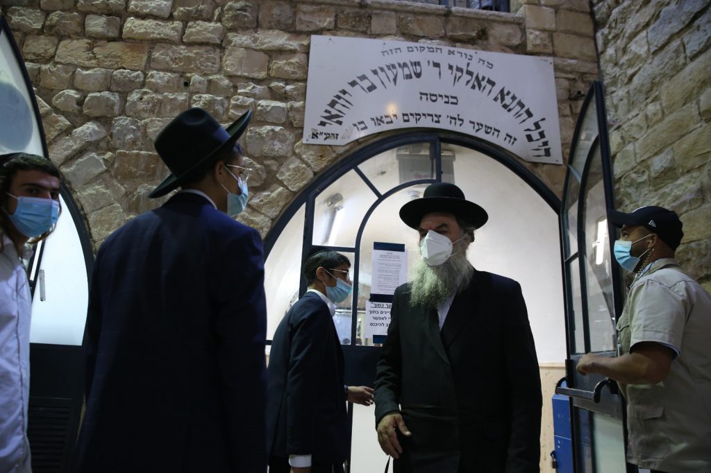 תיעוד מיוחד ממירון: השוטרים מיישמים את ההנחיות