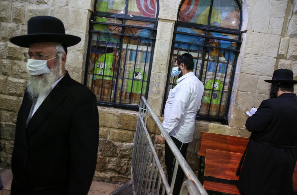 תיעוד מיוחד ממירון: השוטרים מיישמים את ההנחיות