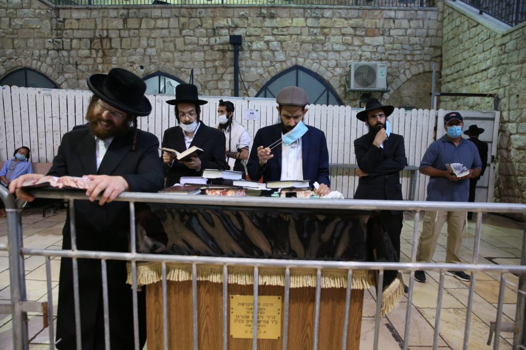 תיעוד מיוחד ממירון: השוטרים מיישמים את ההנחיות