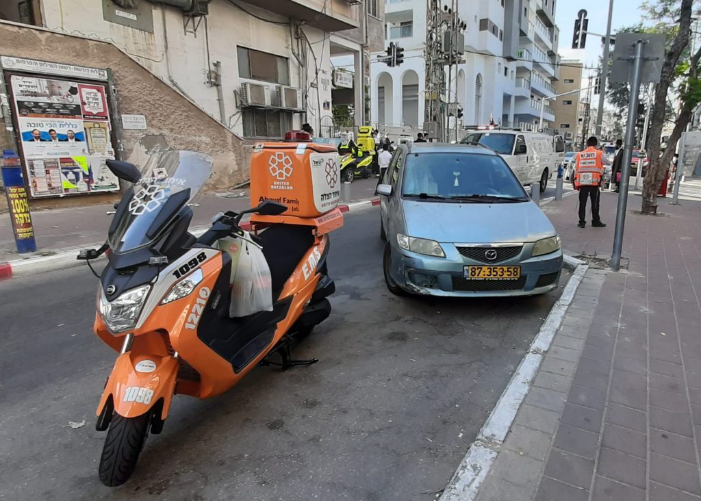 צעיר כבן 31 התחשמל ברחוב רבי עקיבא בבני ברק - פונה לתל השומר במצב קשה כשהוא מחוסר הכרה