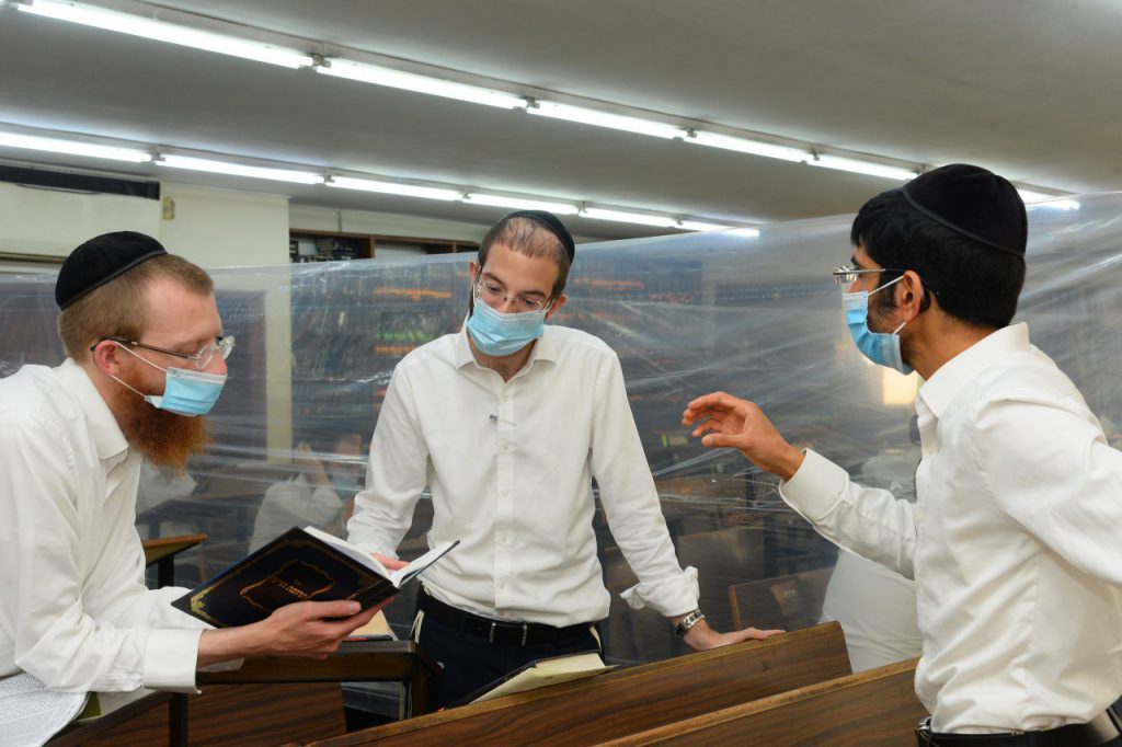 צפו בגלריה: במוסדות התורה בבני ברק שומרים על ההנחיות