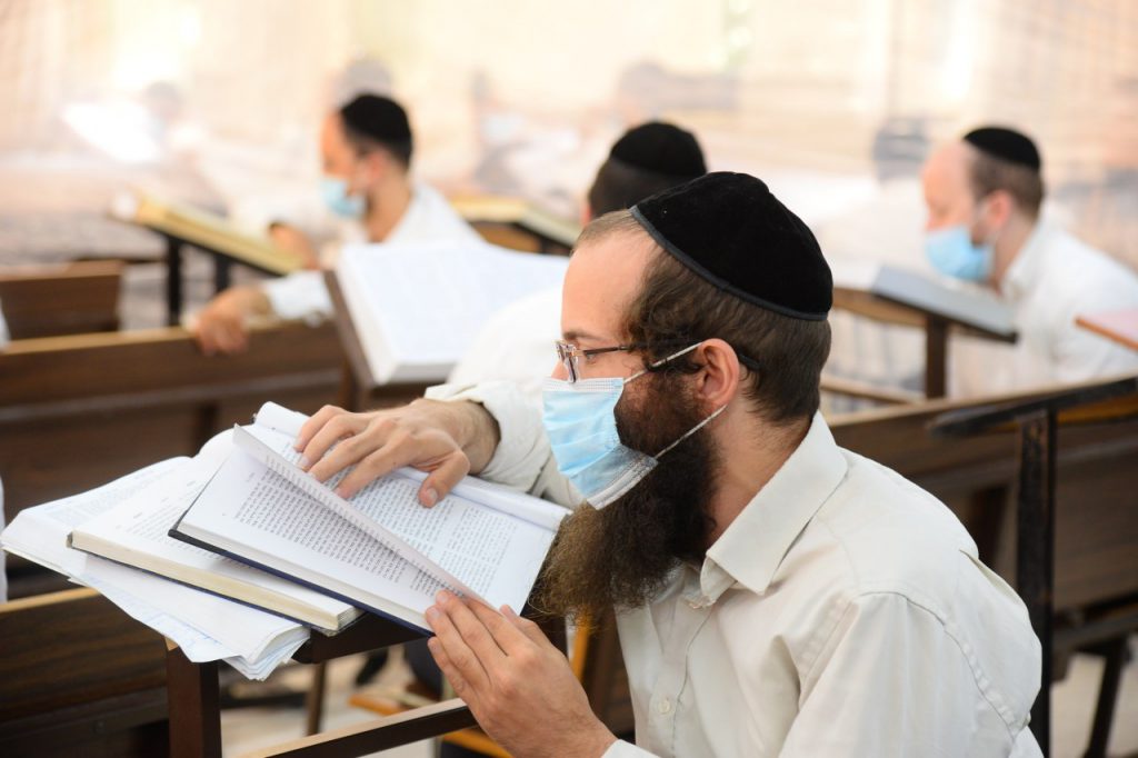 צפו בגלריה: במוסדות התורה בבני ברק שומרים על ההנחיות