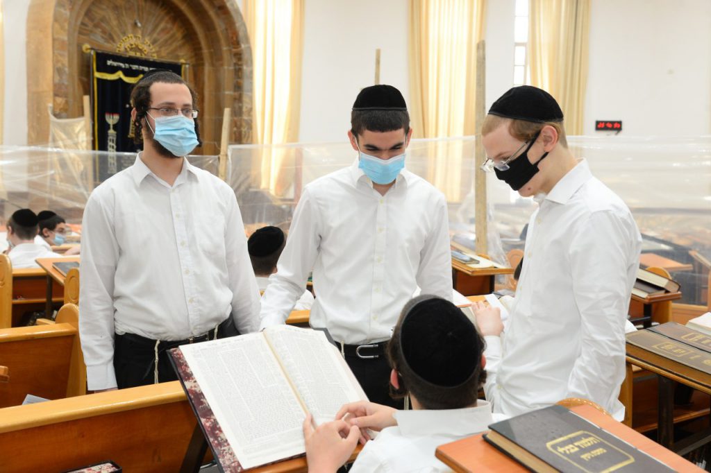 צפו בגלריה: במוסדות התורה בבני ברק שומרים על ההנחיות