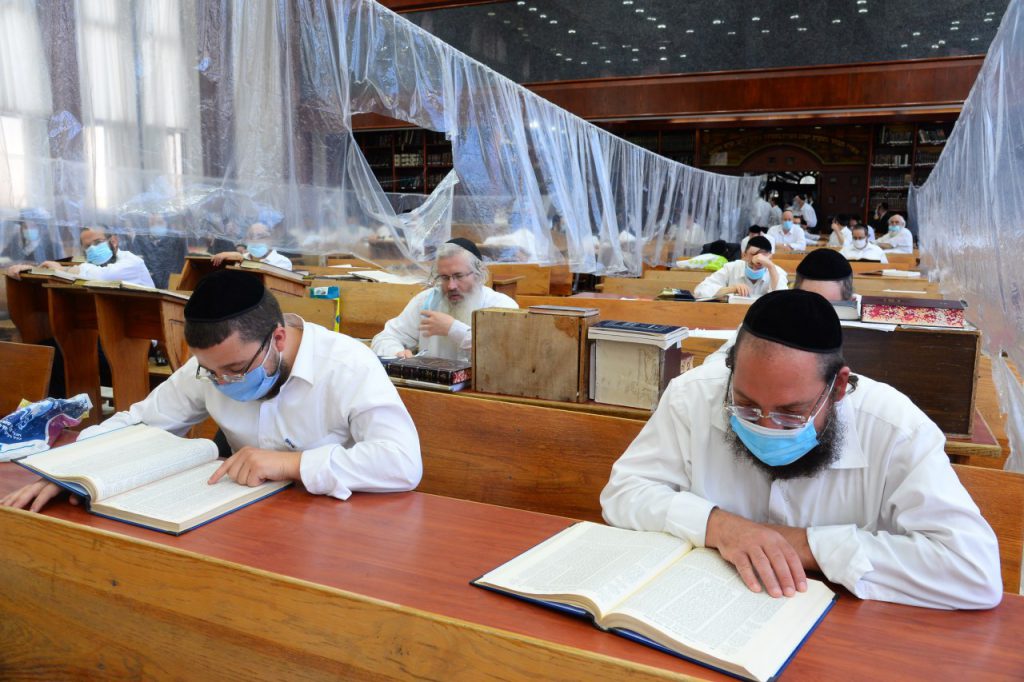 צפו בגלריה: במוסדות התורה בבני ברק שומרים על ההנחיות