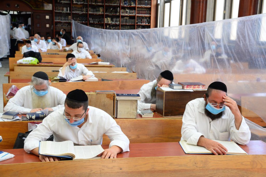 צפו בגלריה: במוסדות התורה בבני ברק שומרים על ההנחיות