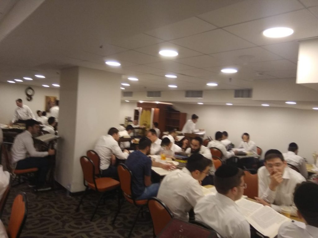 כך נראה סדר לימוד במלון הקורונה פרימה פארק • צפו