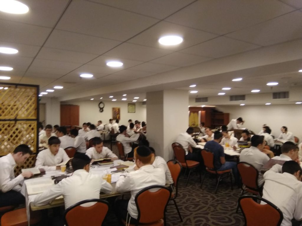 כך נראה סדר לימוד במלון הקורונה פרימה פארק • צפו