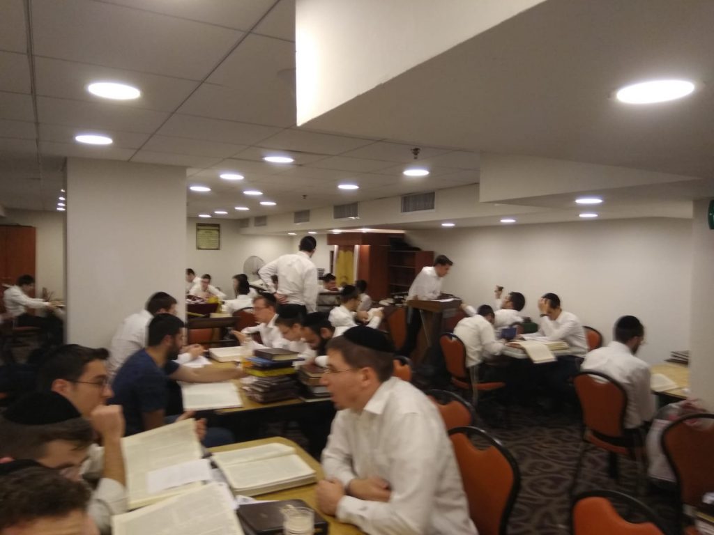 כך נראה סדר לימוד במלון הקורונה פרימה פארק • צפו