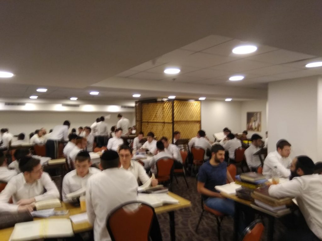 כך נראה סדר לימוד במלון הקורונה פרימה פארק • צפו