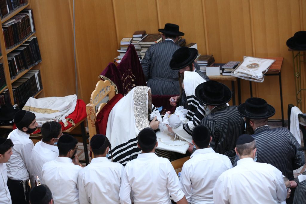 תיעוד: הרבי מתולדות אהרן בברכת כהנים וברית בצפת