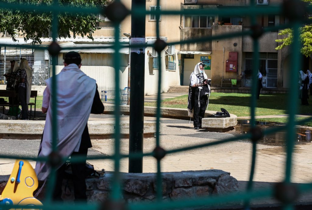 בצפת חזרו למנייני החצרות • צפו בתיעוד מיוחד