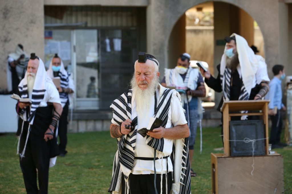 בצפת חזרו למנייני החצרות • צפו בתיעוד מיוחד