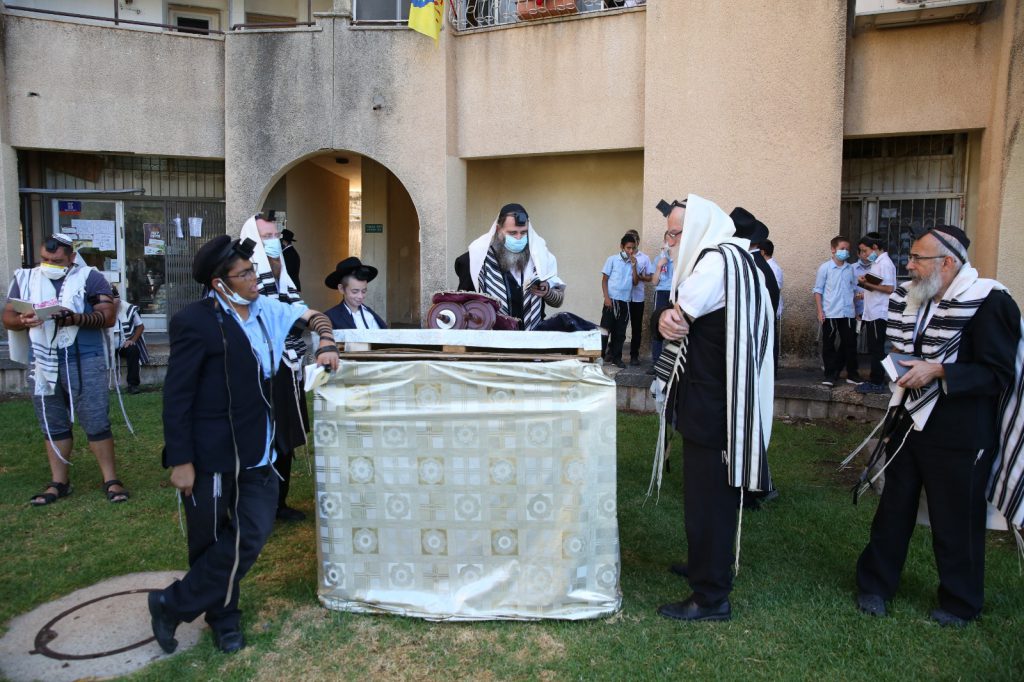 בצפת חזרו למנייני החצרות • צפו בתיעוד מיוחד