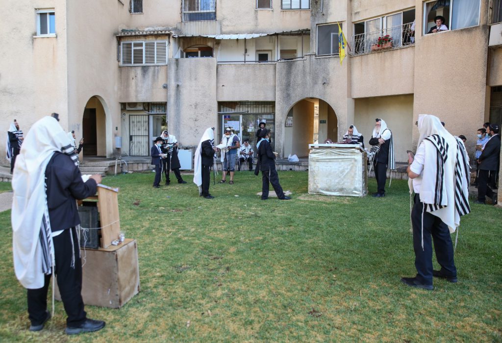 בצפת חזרו למנייני החצרות • צפו בתיעוד מיוחד