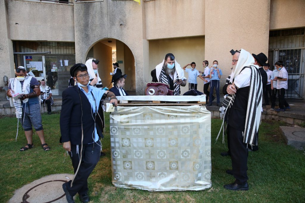 בצפת חזרו למנייני החצרות • צפו בתיעוד מיוחד