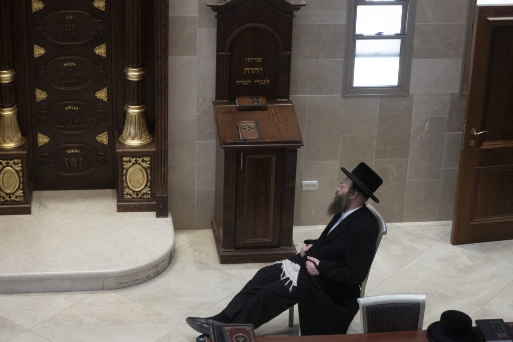 תיעוד: הגרש"א שטרן הגיע למירון להתפלל לביטול גזירת סגירת הישיבות תיעוד: הגרש"א שטרן הגיע למירון להתפלל לביטול גזירת סגירת הישיבות