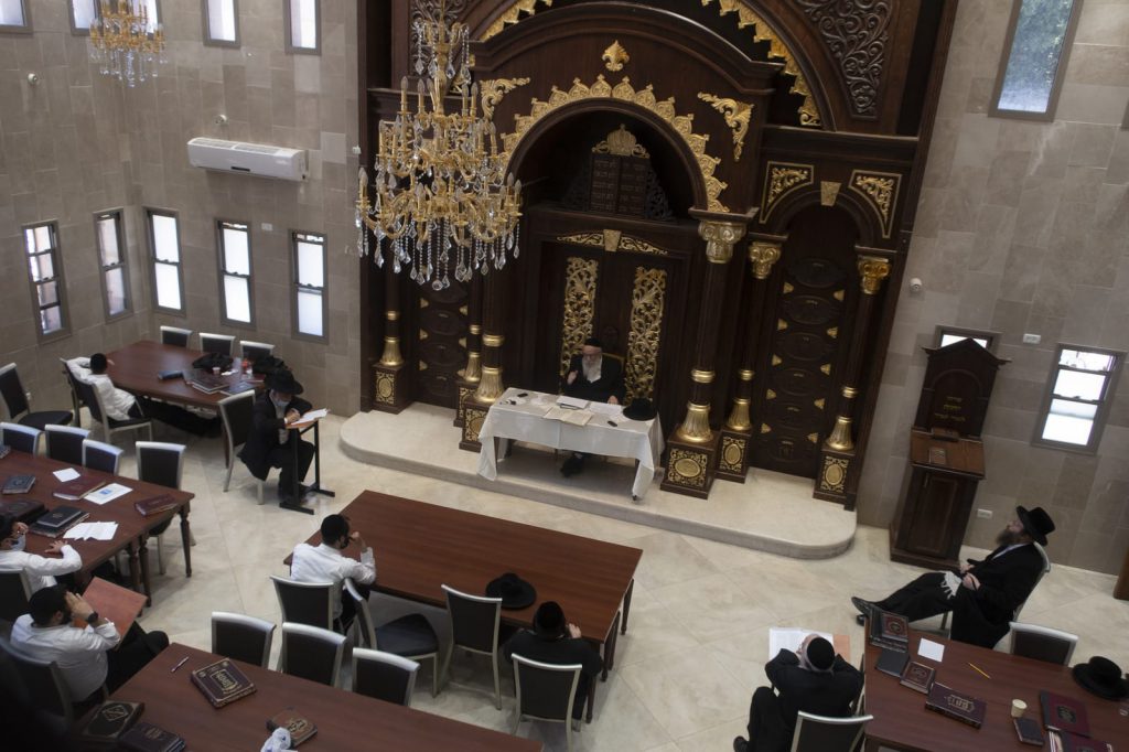 תיעוד: הגרש"א שטרן הגיע למירון להתפלל לביטול גזירת סגירת הישיבות תיעוד: הגרש"א שטרן הגיע למירון להתפלל לביטול גזירת סגירת הישיבות