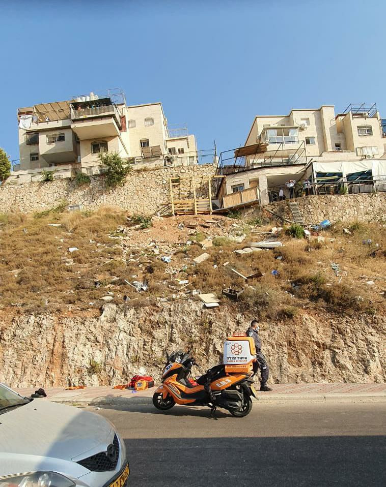 גבר כבן 40 נפצע קשה לאחר שהדרדר במדרון ברחוב דרך הרמ"ז בביתר עילית