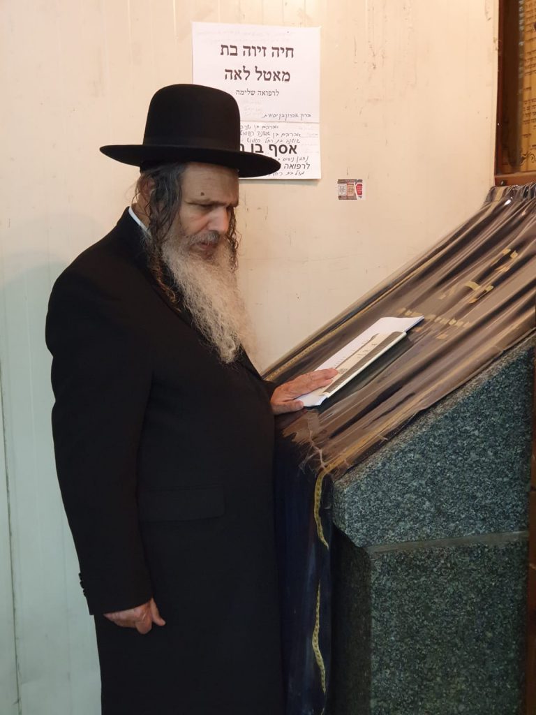 למרות הקורונה: הגר"ש ארוש הגיע לציון רבי נחמן מברסלב• צפו: