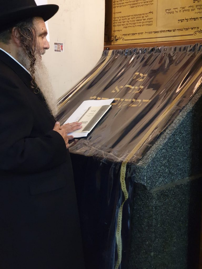 למרות הקורונה: הגר"ש ארוש הגיע לציון רבי נחמן מברסלב• צפו: