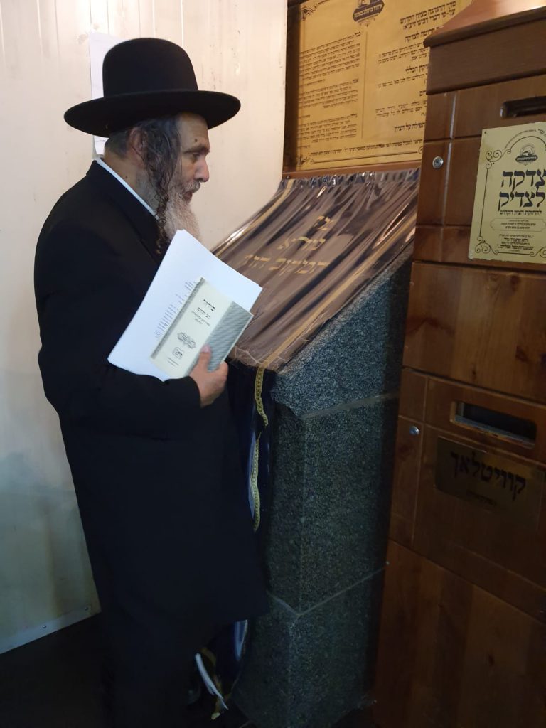 למרות הקורונה: הגר"ש ארוש הגיע לציון רבי נחמן מברסלב• צפו: