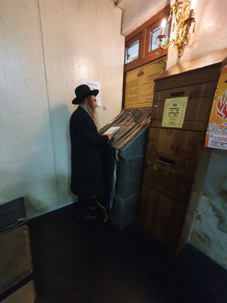 למרות הקורונה: הגר"ש ארוש הגיע לציון רבי נחמן מברסלב• צפו: