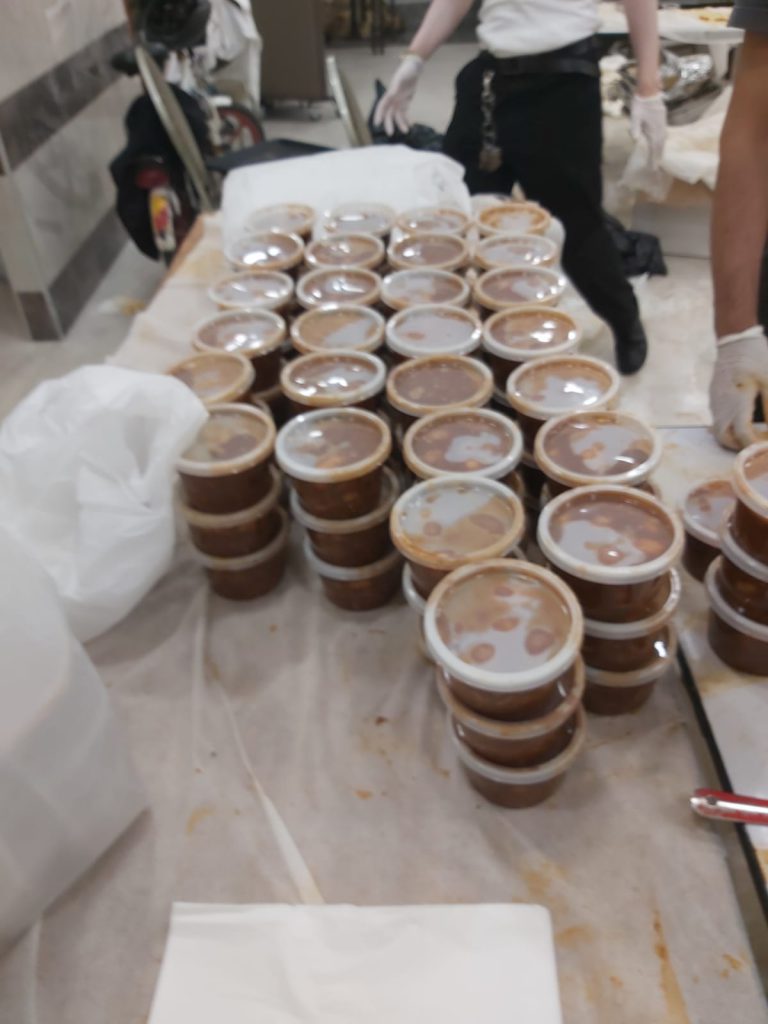 צפו: בחורי הישיבות בבני ברק זכו למנות טשולנט חם צפו: בחורי הישיבות בבני ברק זכו למנות טשולנט חם