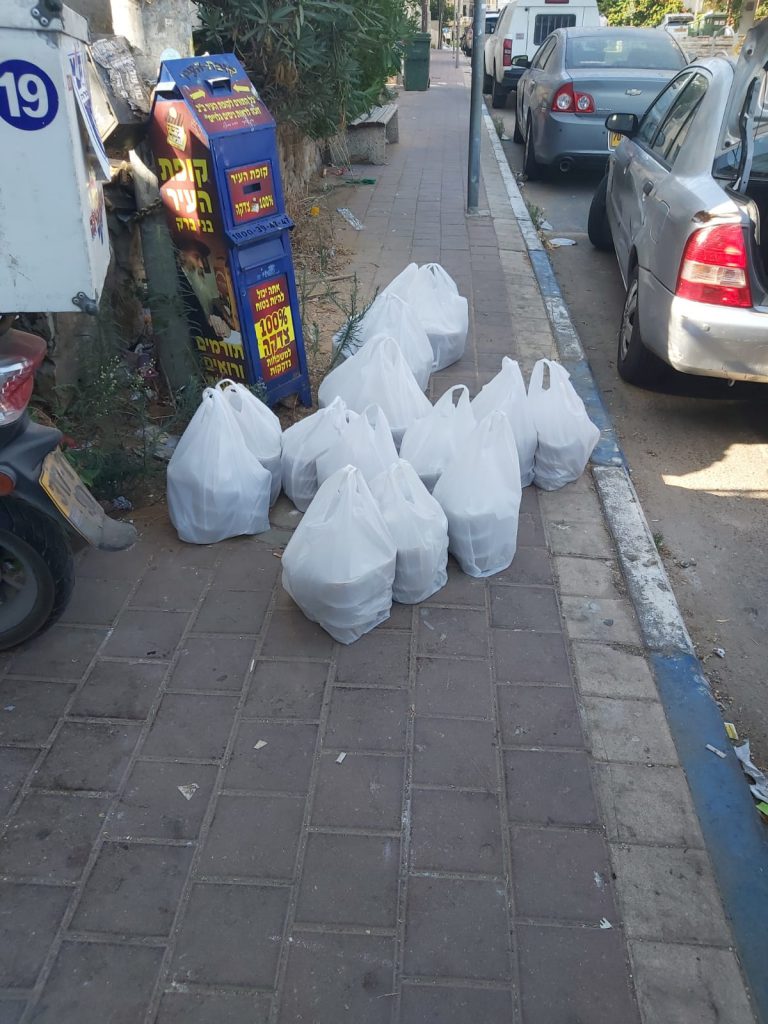 צפו: בחורי הישיבות בבני ברק זכו למנות טשולנט חם צפו: בחורי הישיבות בבני ברק זכו למנות טשולנט חם