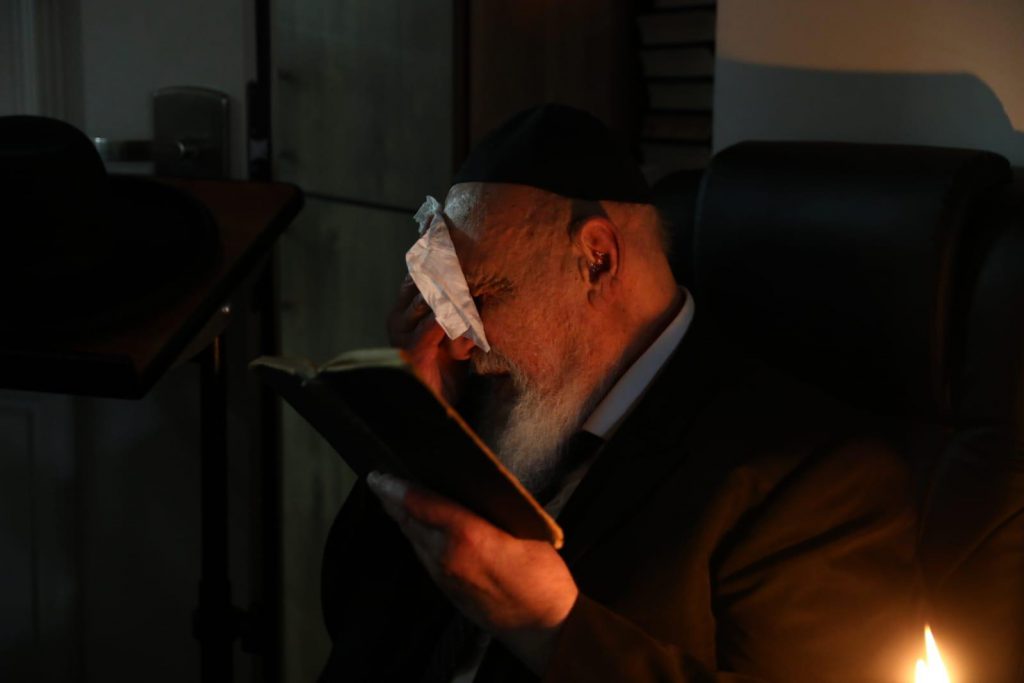 כֹּהֲנֶיהָ נֶאֱנָחִים • הגר"ש כהן בבכי ונהי על חורבן בית המקדש • צפו