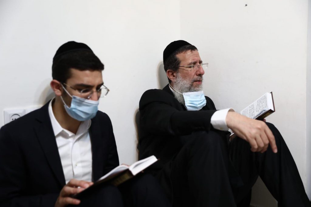 כֹּהֲנֶיהָ נֶאֱנָחִים • הגר"ש כהן בבכי ונהי על חורבן בית המקדש • צפו