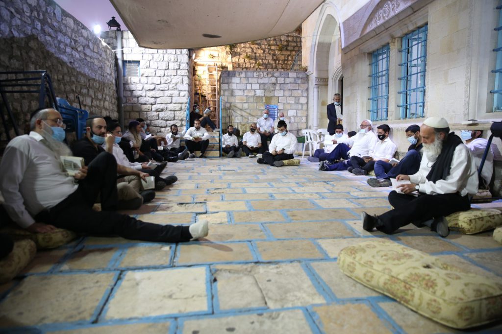 תיעוד: הקינות בבית הכנסת אבוהב בעיר העתיקה