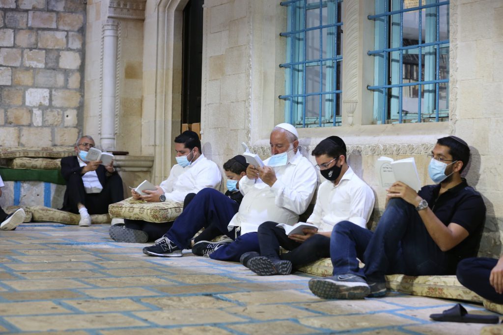 תיעוד: הקינות בבית הכנסת אבוהב בעיר העתיקה