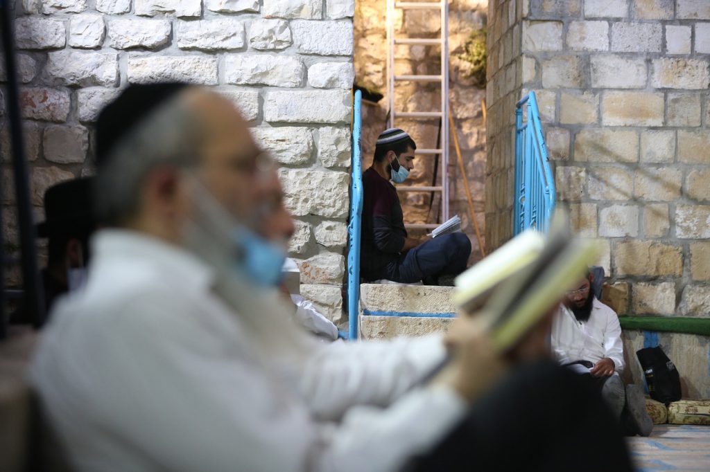 תיעוד: הקינות בבית הכנסת אבוהב בעיר העתיקה