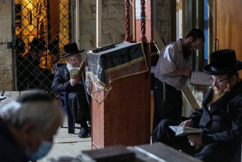 תיעוד: האדמו"ר מלעלוב באמירת קינות בצפת תיעוד: האדמו"ר מלעלוב באמירת קינות בצפת