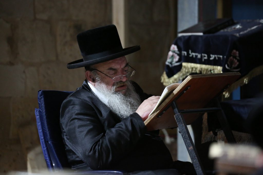 תיעוד: האדמו"ר מלעלוב באמירת קינות בצפת תיעוד: האדמו"ר מלעלוב באמירת קינות בצפת