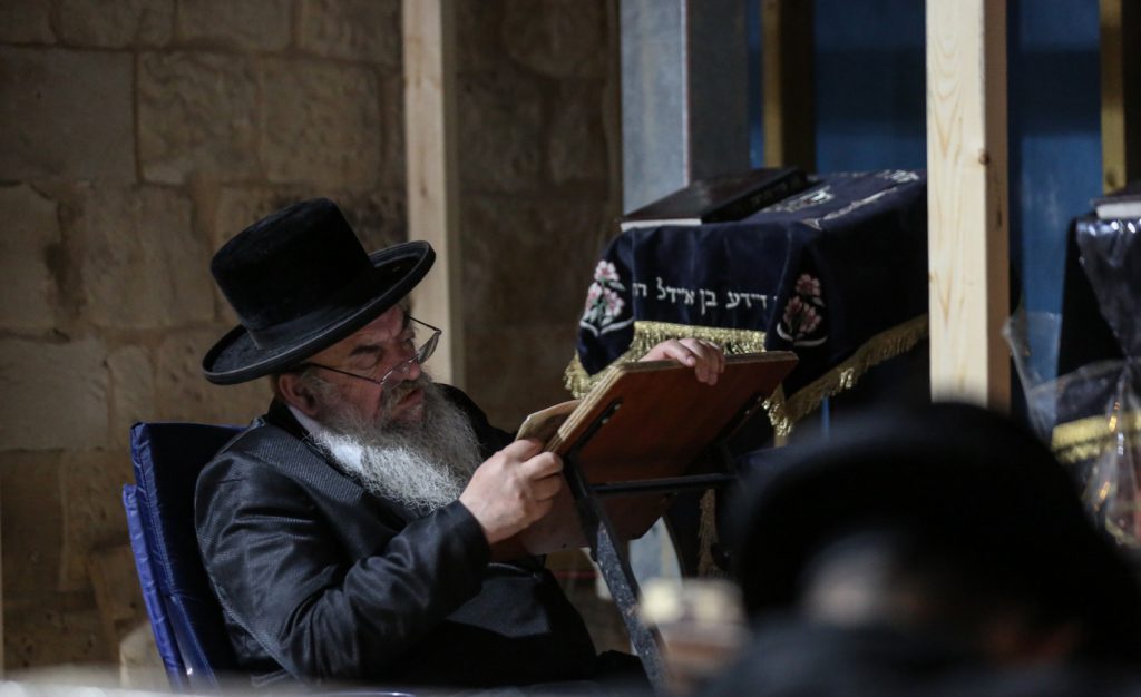 תיעוד: האדמו"ר מלעלוב באמירת קינות בצפת תיעוד: האדמו"ר מלעלוב באמירת קינות בצפת