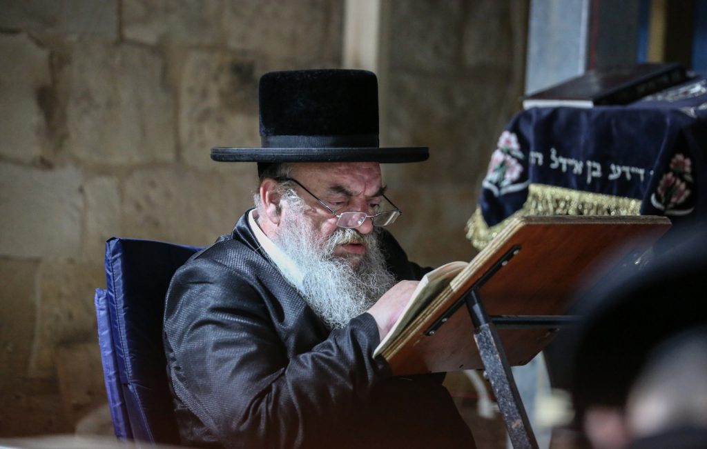 תיעוד: האדמו"ר מלעלוב באמירת קינות בצפת תיעוד: האדמו"ר מלעלוב באמירת קינות בצפת