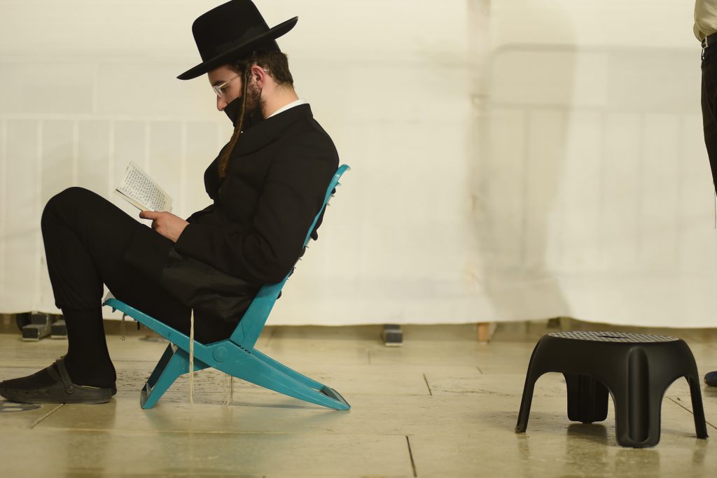 צפו בתיעוד: מאות מתפללים פרצו לרחבת בכותל המערבי בניגוד להנחיות