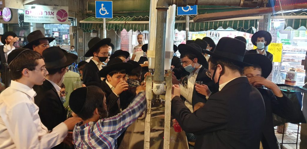 צפו: הבני ברקים שברו את הצום ב'איצקוביץ'