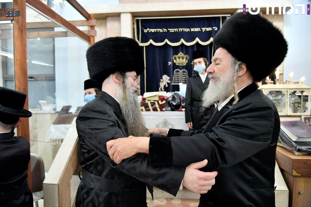 וּמִשֶּׁפַע מִצְוַת תְּפִלִּין שמחת הבר מצווה בחצר הקודש אשלג