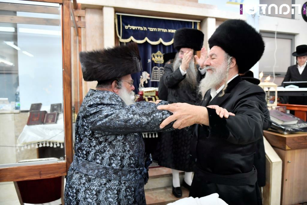 וּמִשֶּׁפַע מִצְוַת תְּפִלִּין שמחת הבר מצווה בחצר הקודש אשלג