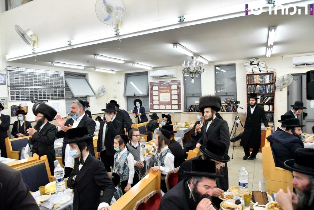 וּמִשֶּׁפַע מִצְוַת תְּפִלִּין שמחת הבר מצווה בחצר הקודש אשלג