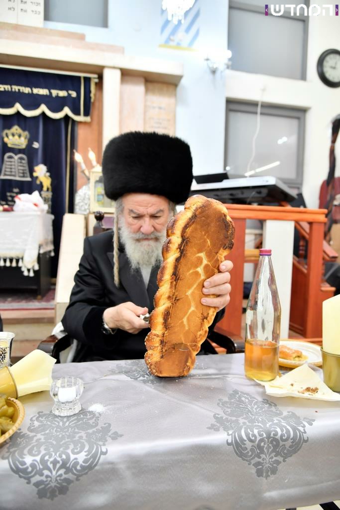 וּמִשֶּׁפַע מִצְוַת תְּפִלִּין שמחת הבר מצווה בחצר הקודש אשלג