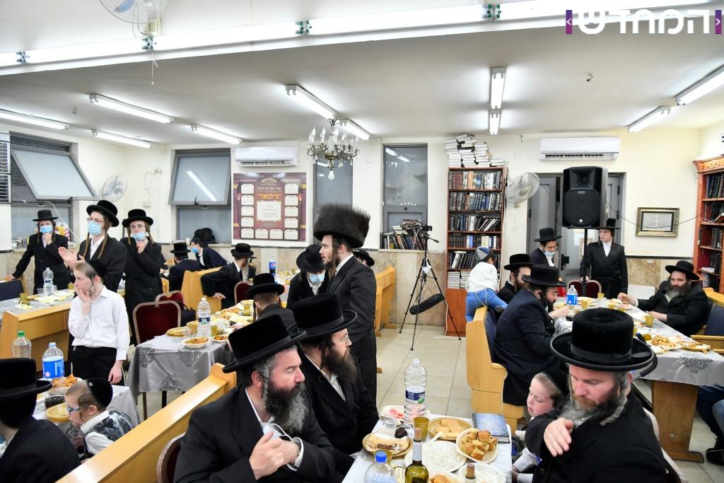 וּמִשֶּׁפַע מִצְוַת תְּפִלִּין שמחת הבר מצווה בחצר הקודש אשלג