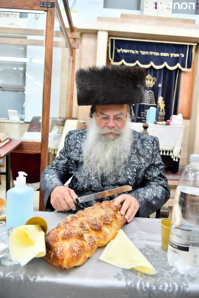 וּמִשֶּׁפַע מִצְוַת תְּפִלִּין שמחת הבר מצווה בחצר הקודש אשלג