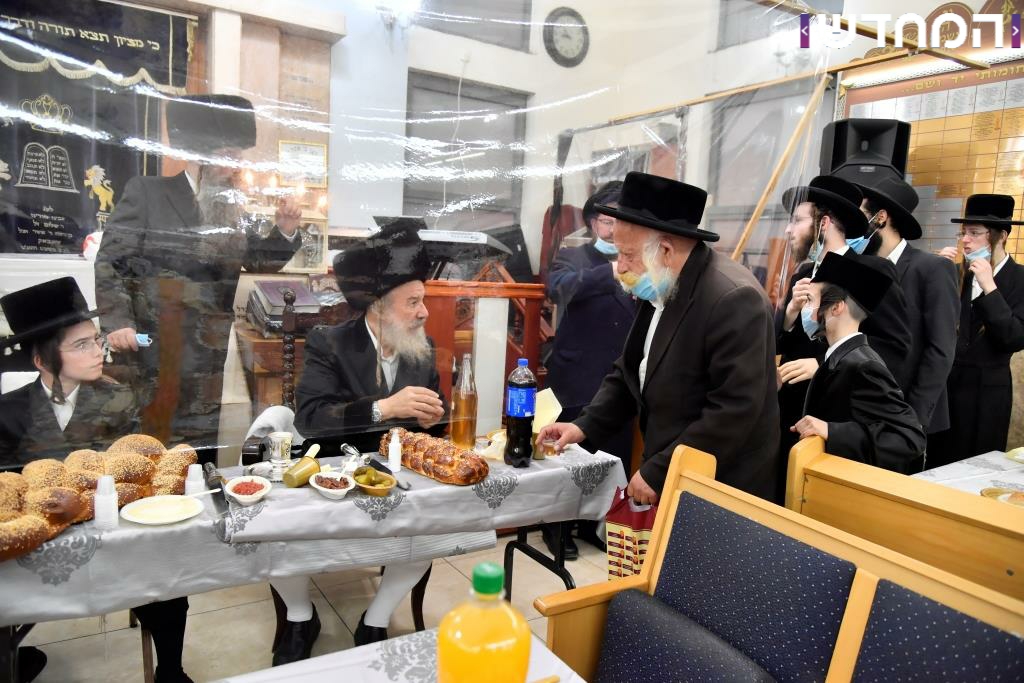 וּמִשֶּׁפַע מִצְוַת תְּפִלִּין שמחת הבר מצווה בחצר הקודש אשלג