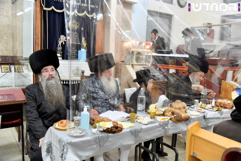 וּמִשֶּׁפַע מִצְוַת תְּפִלִּין שמחת הבר מצווה בחצר הקודש אשלג